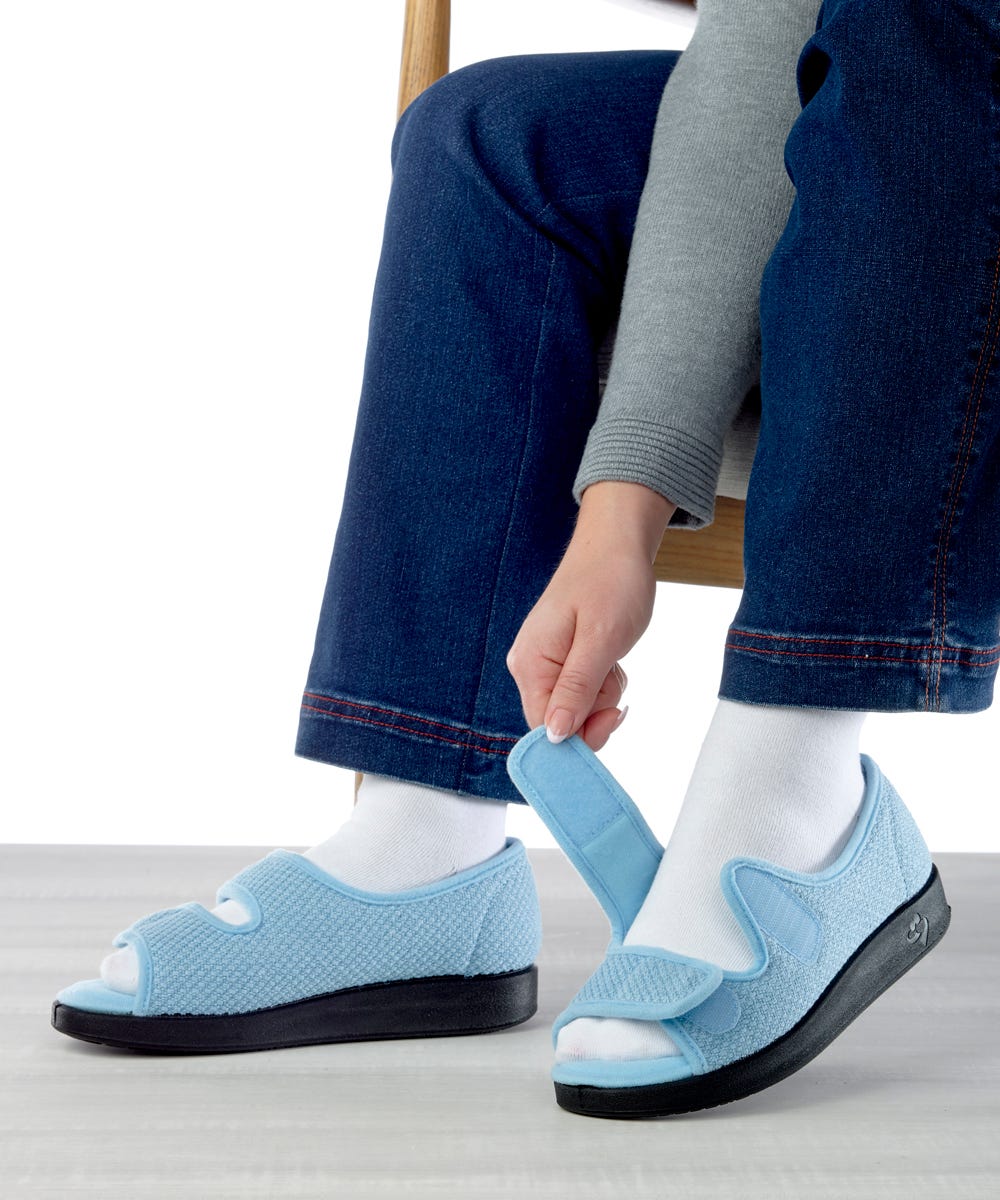 Womens Easy Closure Sandal for Indoors & Outdoors