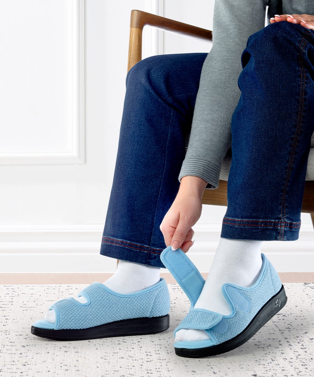 Womens Easy Closure Sandal for Indoors & Outdoors